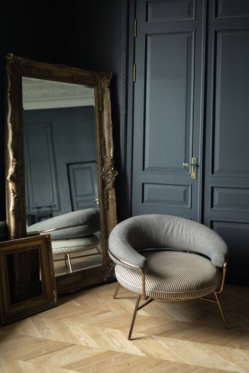 СЕРАЯ КОМНАТА